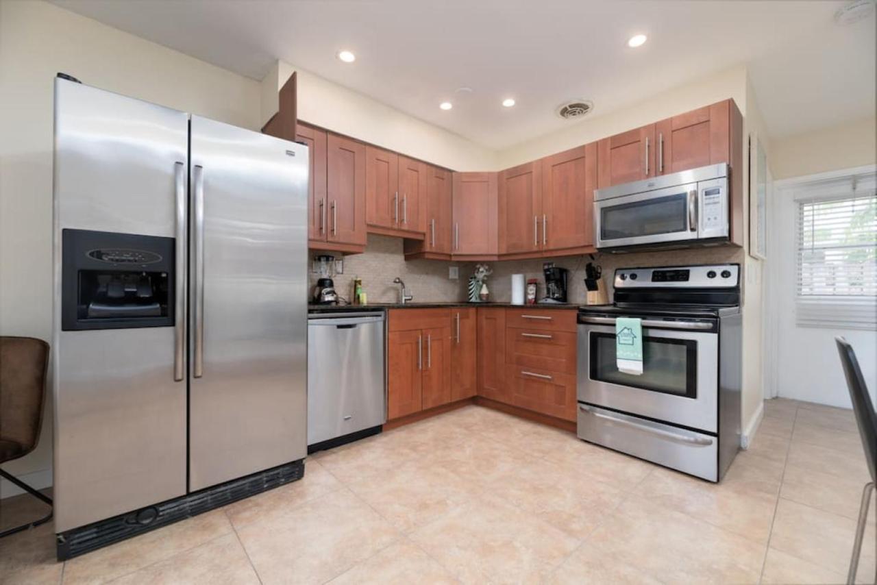 Apartment Just Off Wilton Drive 7 *